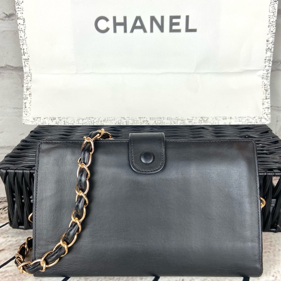 CHANEL leather wallet crossbody on chain - Picture 3 of 16